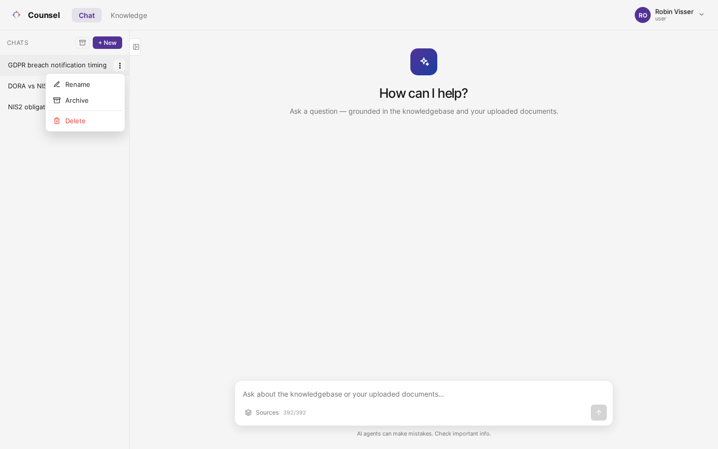 De lijst Gesprekken met het menu Meer acties open, met Naam wijzigen, Archiveren en Verwijderen